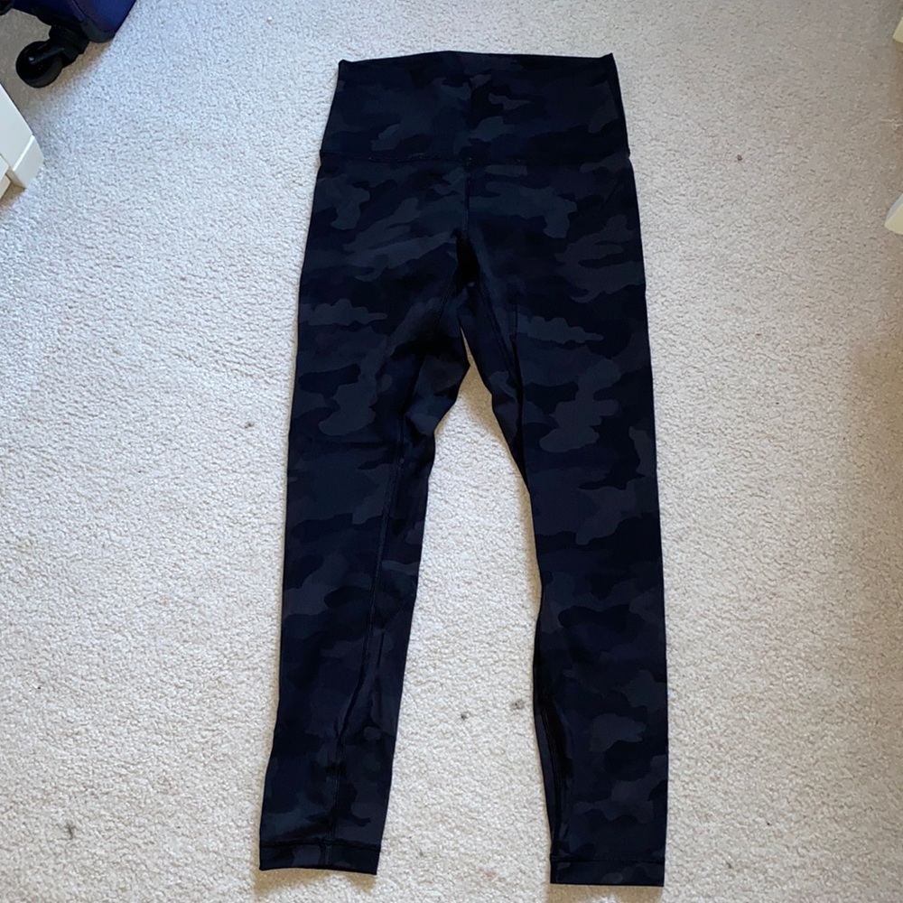 Lululemon Wunder Under black camo leggings